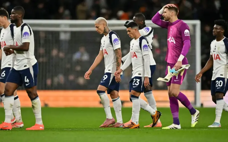 نجم توتنهام يوافق على شروط رحيله استعداداً لمغادرة الفريق المهدد بالهبوط في الصيف